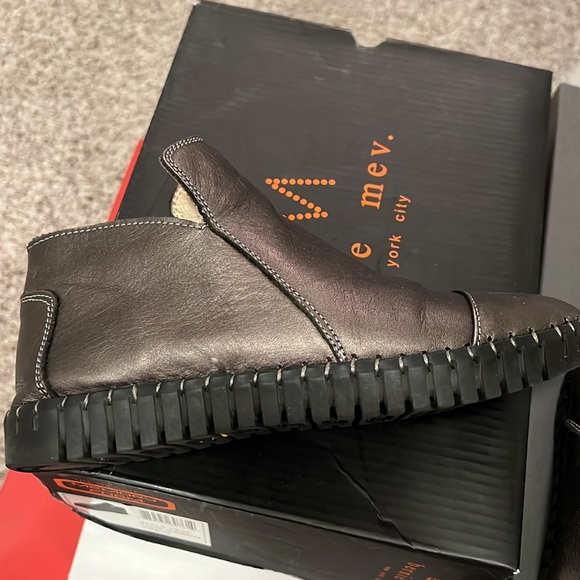 Green Bernie Mev.Size 36.Memory foam short boots. Good condition.Comfortable. - Picture 2 of 5